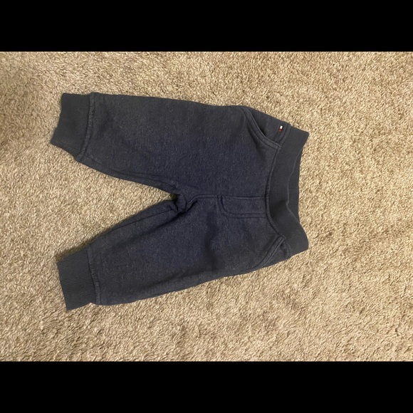 Tommy Hilfiger jogger set - Picture 5 of 7